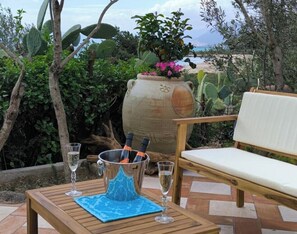 Property grounds - Gorgeous villa by the sea (Orosei)