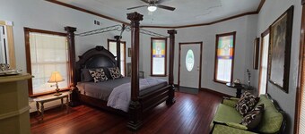 Welcome to our 1890 Victorian Mansion
Spacious 8-bedroom house in lovely Coleman