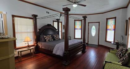 Welcome to our 1890 Victorian Mansion
Spacious 8-bedroom house in lovely Coleman