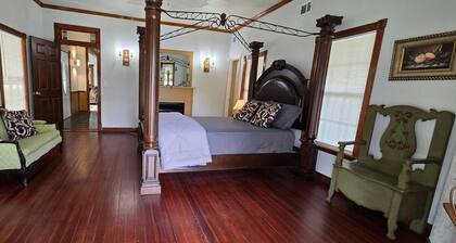 Welcome to our 1890 Victorian Mansion
Spacious 8-bedroom house in lovely Coleman