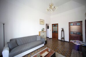 Apartment, 3 Bedrooms, Balcony | Living room - Au Petit Bonheur Apart (Rapallo)