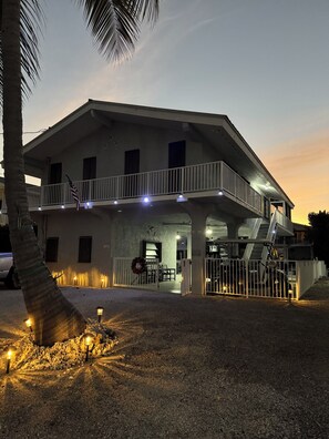 Exterior - Serene 2-bedroom house with AC in charming Layton (layton)