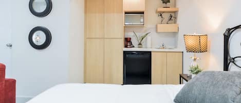 1 Schlafzimmer, Schreibtisch, BĂŒgeleisen/BĂŒgelbrett, WLAN