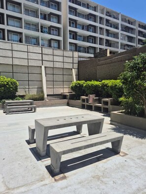 Outdoor dining - Modern Apartment - Steps away from Movistar Arena and Hipódromo (Santiago)