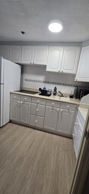 Private kitchen - Cozy studio in a fantastic Daytona Beach location (Daytona Beach)