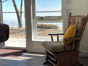 Interior - Rustic Modern Lake House 5 BR/3BA Right On Water's Edge! (Dent)