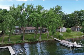 Exterior - Rustic Modern Lake House 5 BR/3BA Right On Water's Edge! (Dent)