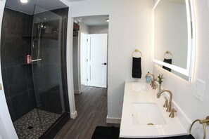 Bathroom - Rustic Modern Lake House 5 BR/3BA Right On Water's Edge! (Dent)