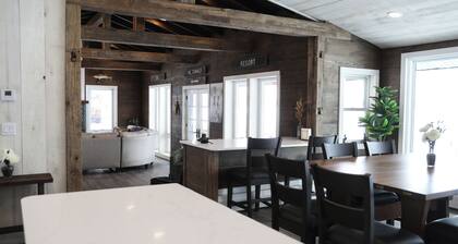 Lodge w/ Fireplace, King Beds, Flexible Stay Promo