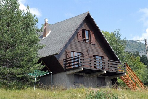 Chalet avec vue sur les montagnes, jardin privé et balcon
