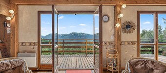 Chalet with Mountain Views, Private Garden and Balcony