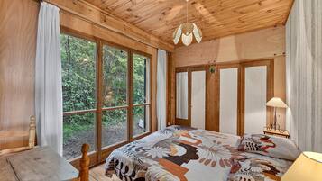 3 bedrooms, iron/ironing board, WiFi