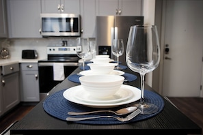 Appartement, 2 chambres, non-fumeurs, cuisine | Cuisine privée | Réfrigérateur, micro-ondes, four, plaque de cuisson