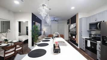 Apartment, 2 Bedrooms, Non Smoking, Kitchen | Dining
