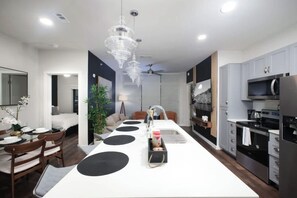 Apartment, 2 Bedrooms, Non Smoking, Kitchen | Dining - Labor by Stylish Stays (San Antonio)