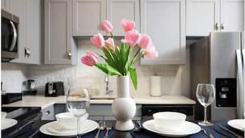 Apartment, 1 King Bed with Sofa bed, Non Smoking, Kitchen | Private kitchen