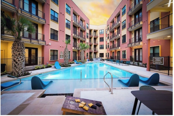 Outdoor pool - Labor by Stylish Stays (San Antonio)