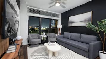 Apartment, 1 King Bed with Sofa bed, Non Smoking, Kitchen | Living area