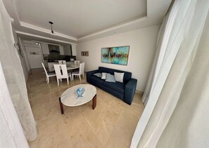 Smart TV - Luxury 2BR Pool View Condo Steps to Playa Dorada Beach (Puerto Plata)