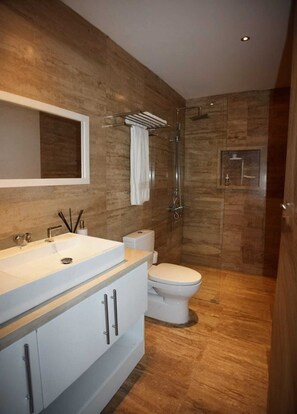 Shower, towels, soap, toilet paper - Luxury 2BR Pool View Condo Steps to Playa Dorada Beach (Puerto Plata)