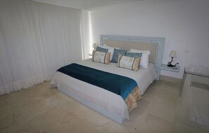 2 bedrooms, iron/ironing board, WiFi, bed sheets - Luxury 2BR Pool View Condo Steps to Playa Dorada Beach (Puerto Plata)