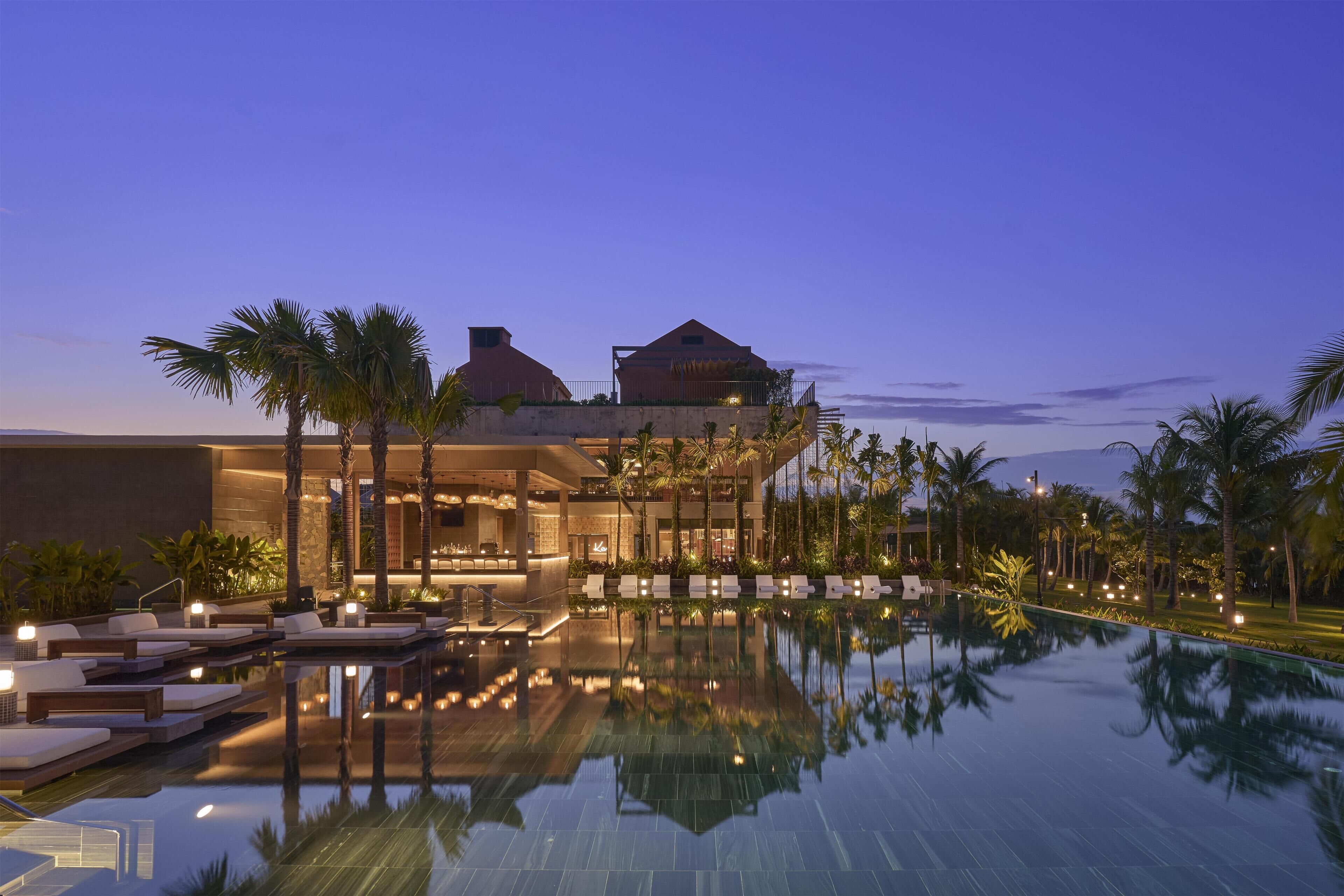 2 bars/lounges