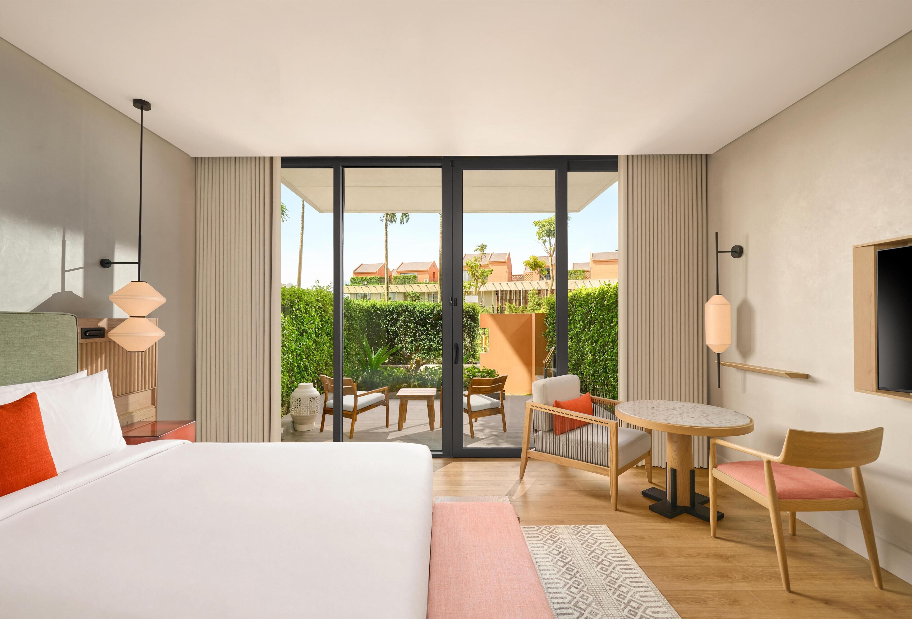 Room, 1 King Bed, Garden View (Guest) | Minibar, in-room safe, desk, free cots/infant beds