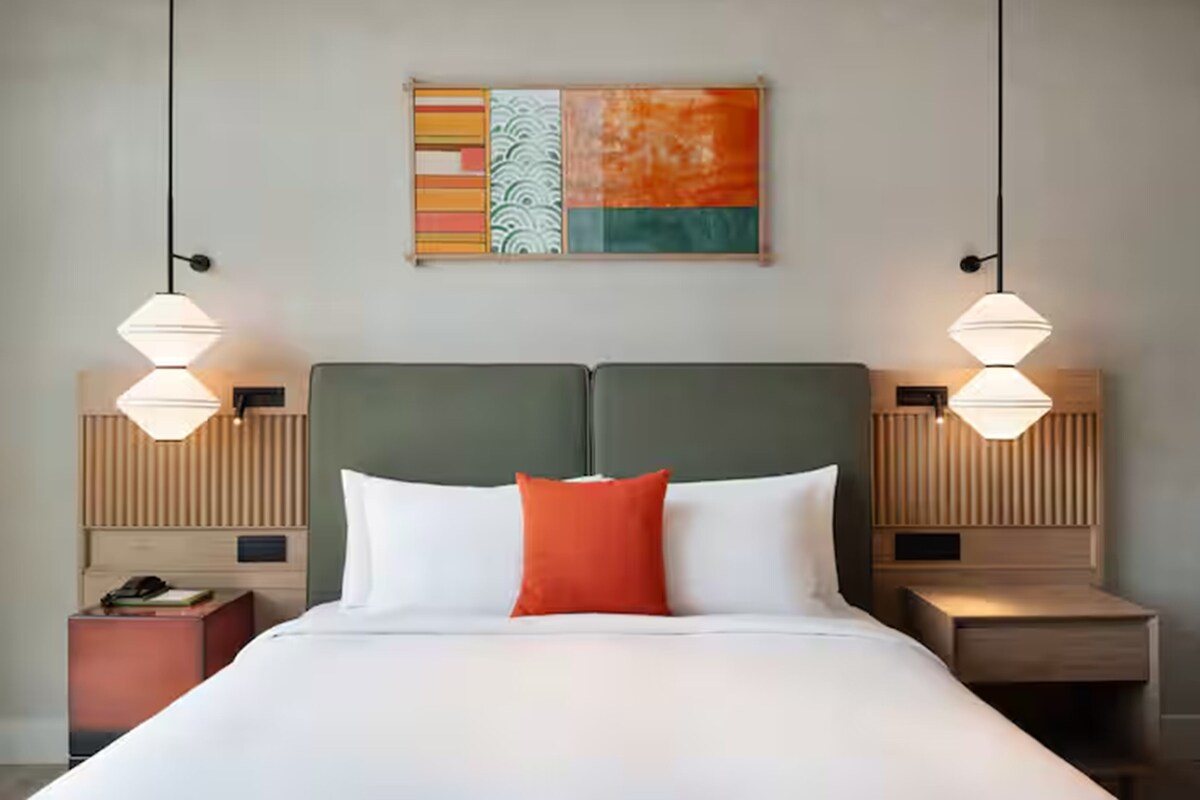 Minibar, in-room safe, desk, free cots/infant beds