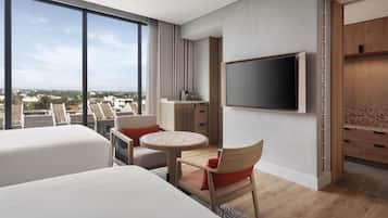 Kamer, 2 eenpersoonsbedden | Een minibar, een kluis op de kamer, een bureau, gratis babybedden