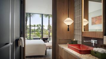 Deluxe Room, 1 King Bed, Accessible, Pool Access | Minibar, in-room safe, desk, free cots/infant beds