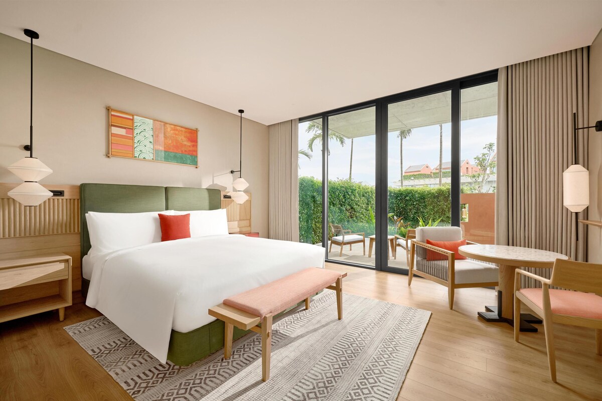 Room, 1 King Bed, Garden View (Guest)