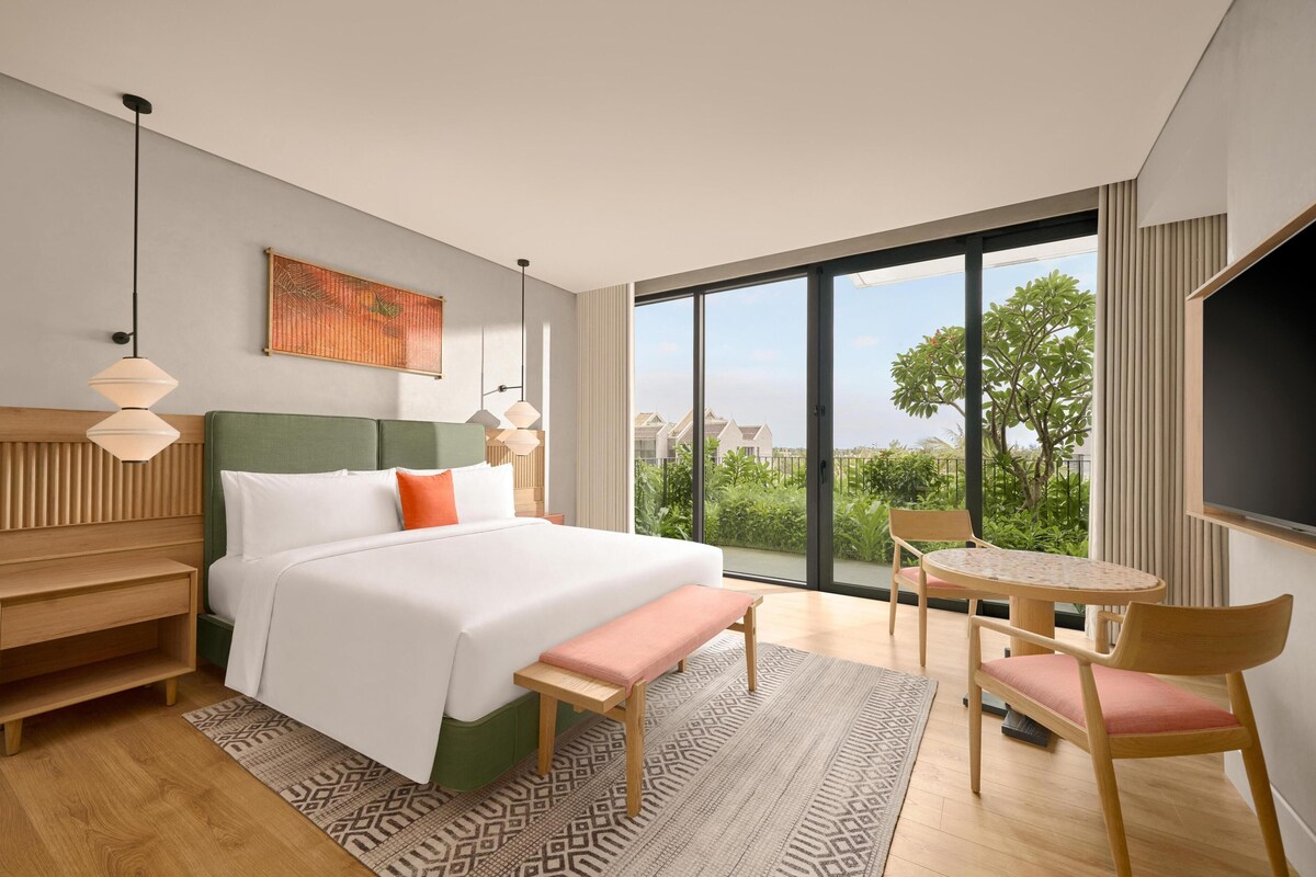 Room, 1 King Bed, Balcony