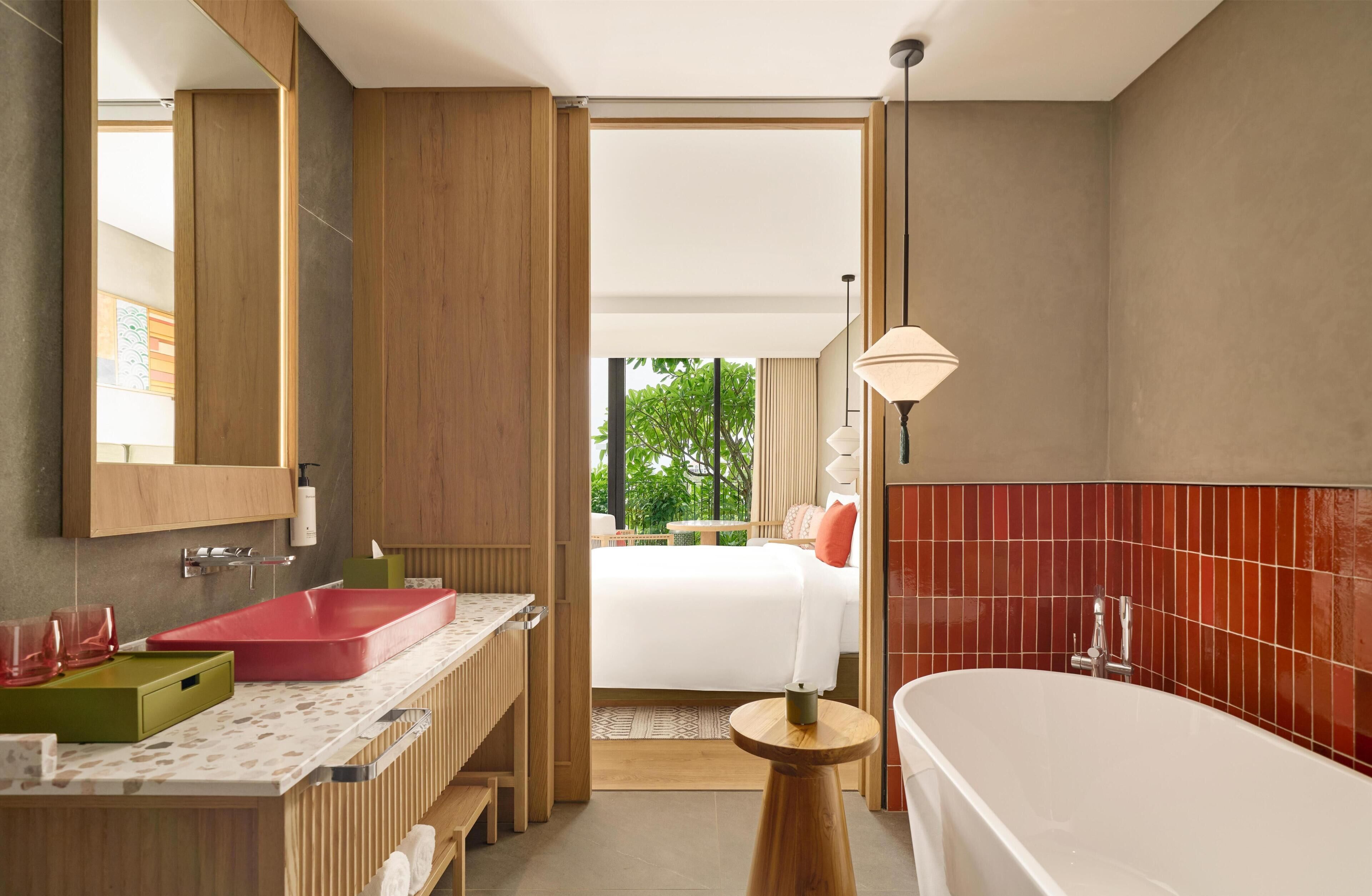 Shower, rainfall showerhead, free toiletries, hair dryer