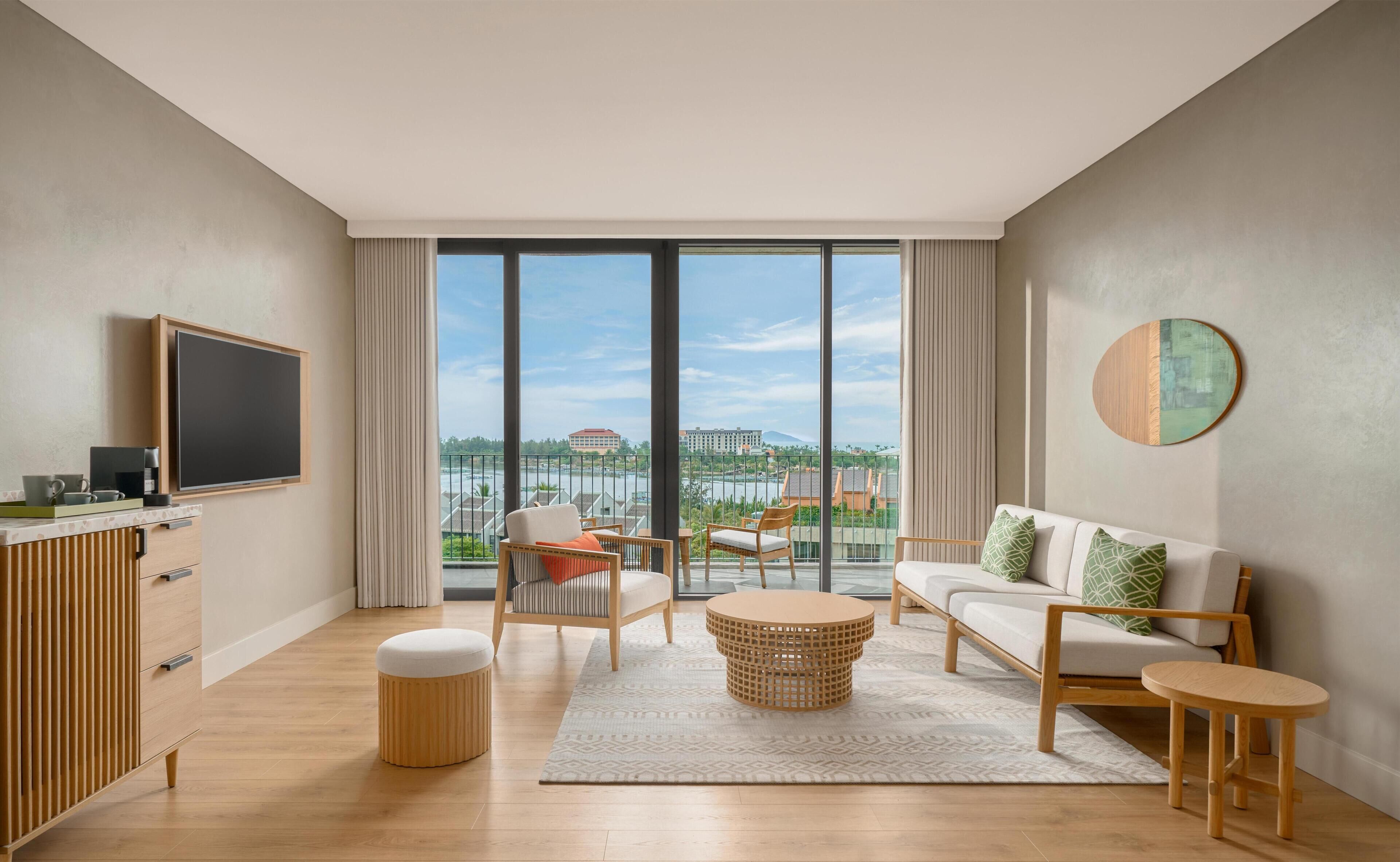 Suite, 1 King Bed | Living area