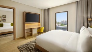 Desk, laptop workspace, cribs (free), WiFi (free) - Hampton By Hilton Jeddah Souq7 (Jeddah)