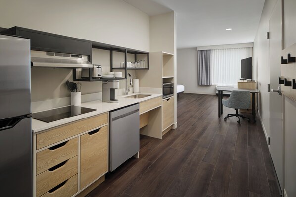 Room - LivSmart Studios by Hilton Salt Lake City West Valley City (West Valley City)