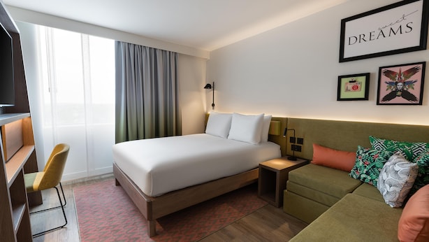 Seprai antialergi, minibar, setrika/meja setrika, dan Wi-Fi gratis