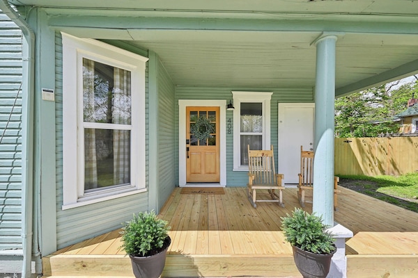 Covered Front Porch/ Entrance