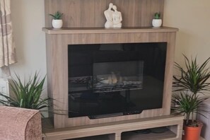 Interior - Modern & Spacious 40ft Caravan Sleeps 6, Luxury! (Great Yarmouth)