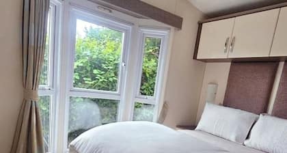 Modern & Spacious 40ft Caravan Sleeps 6, Luxury!