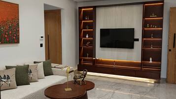 Apartment, 2 Bedrooms, Accessible, Smoking | Living room