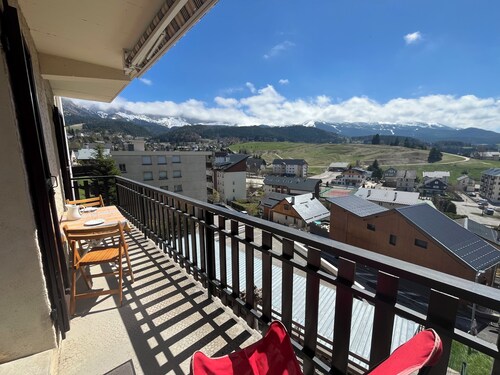 NEW - Charming T2 with view, village center, quiet and easy access.