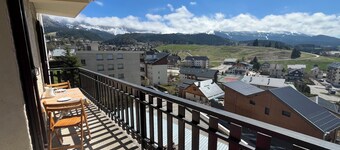 NEW - Charming T2 with view, village center, quiet and easy access.