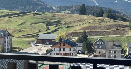 NEW - Charming T2 with view, village center, quiet and easy access.