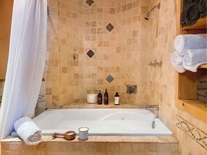 Bruser, boblebadekar, hårtørrer, bidet