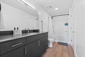 Apartment, 2 Bedrooms, Non Smoking, Kitchen | Bathroom | Combined shower/bathtub, free toiletries, hair dryer, towels - Mayehouse by Stylish Stays (Salt Lake City)