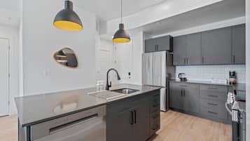 Apartment, 2 Bedrooms, Non Smoking, Kitchen | Private kitchen