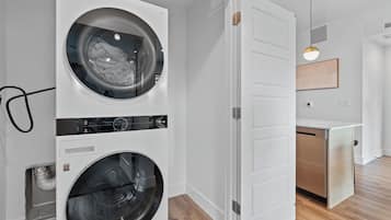 Apartment, 2 Bedrooms, Non Smoking, Kitchen | Dobi
