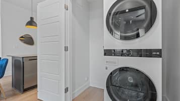 Apartment, 2 Bedrooms, Non Smoking, Kitchen | Interior