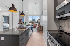 Appartement, 2 chambres, non-fumeurs, cuisine | Cuisine privée | Réfrigérateur, micro-ondes, four, plaque de cuisson
